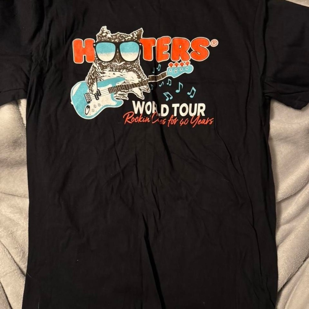 Hooters World Tour 40th Anniversary Graphic T-Shirt Black Mens Medium‎ NWT